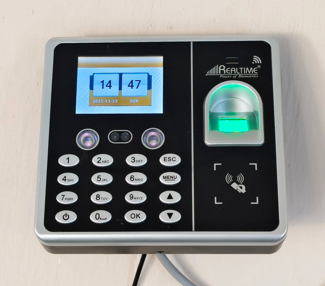 Control de accesos biométrico: huella, tarjeta, PIN y horarios