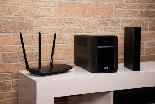 APC Easy UPS sistema de alimentación ininterrumpida (UPS) Línea interactiva 1,6 kVA 900 W 6 salidas AC - imagen 3