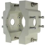 MARCA BLANCA SP802 - Soporte para mástiles/farolas - Rango diámetro 60~110 mm - Fijación en ambas caras - Apto para uso en exterior - Color blanco | 115 (Al) x 170 (An) mm - Pasador de cables - imagen 2